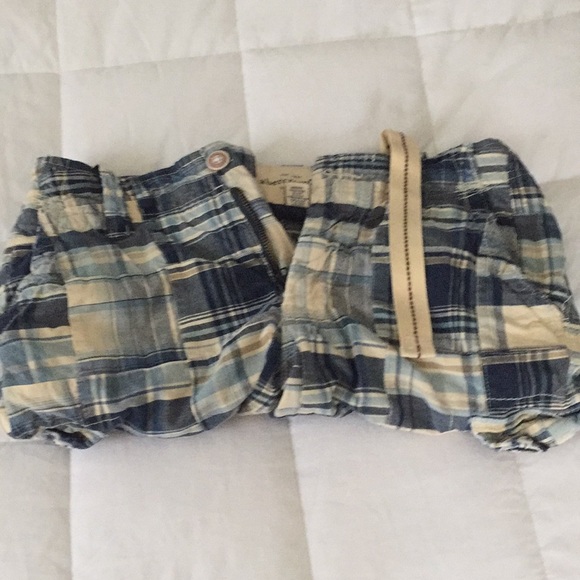 🌤White and Royal Blue Abercrombie Cargo Shorts🌤 - Picture 5 of 5